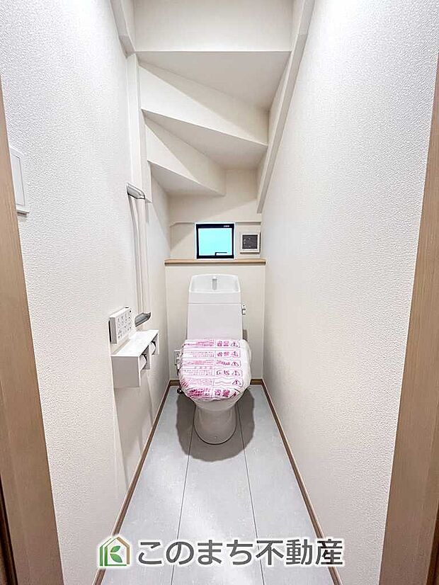 【トイレ】同社施工物件写真。※建具やフローリング、その他仕様が異なる場合がございます。