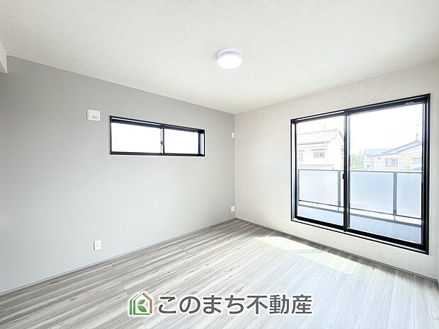 【洋室】全室2面採光の明るい室内☆