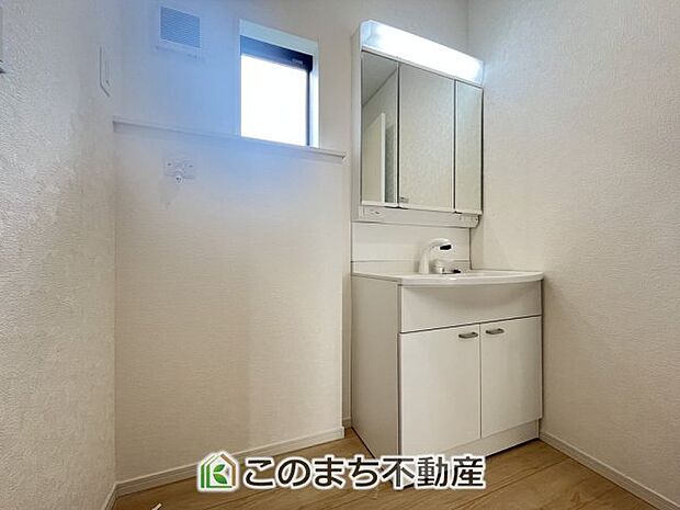 【洗面】シャンプードレッサーで朝の身支度♪伸びるホースでお掃除も簡単清潔です!