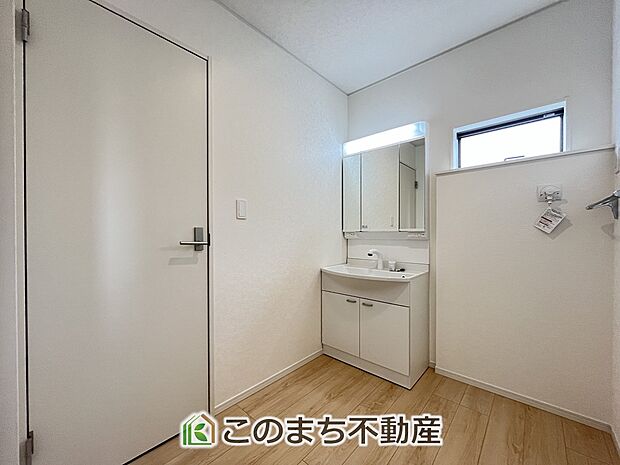 【洗面】シャンプードレッサーで朝の身支度♪伸びるホースでお掃除も簡単清潔です！ 