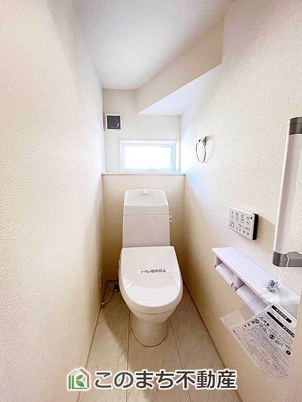 【トイレ】同社施工物件写真。※建具やフローリング、その他仕様が異なる場合がございます。