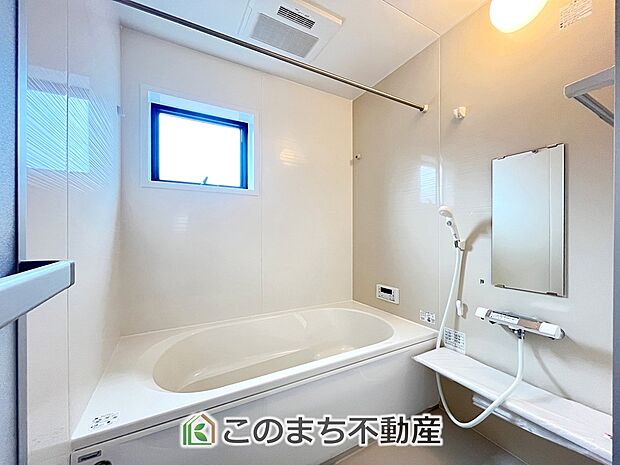 【風呂】雨の日の洗濯も安心♪換気乾燥暖房機を完備した1坪サイズのシステムバスです 