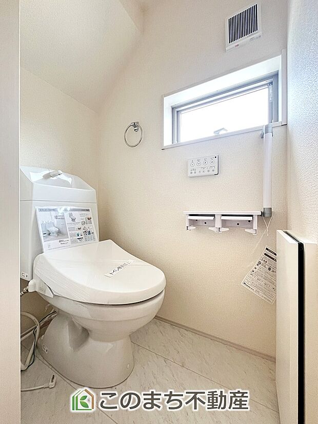 【トイレ】いつも綺麗に清潔に！シャワー付きトイレです♪ 