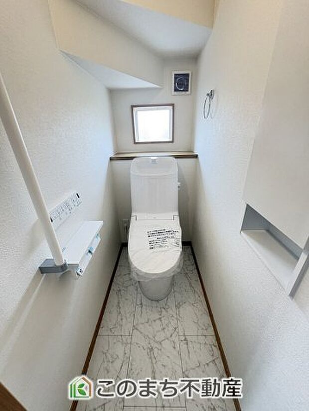 【トイレ】同社施工物件写真。※建具やフローリング、その他仕様が異なる場合がございます。