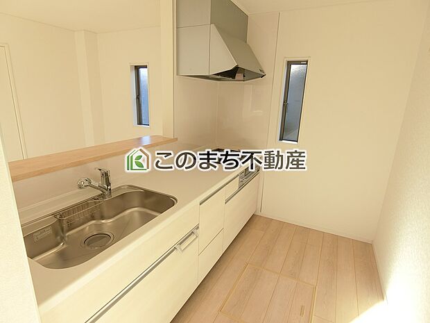 【キッチン】同社施工物件写真。※建具やフローリング、その他仕様が異なる場合がございます。