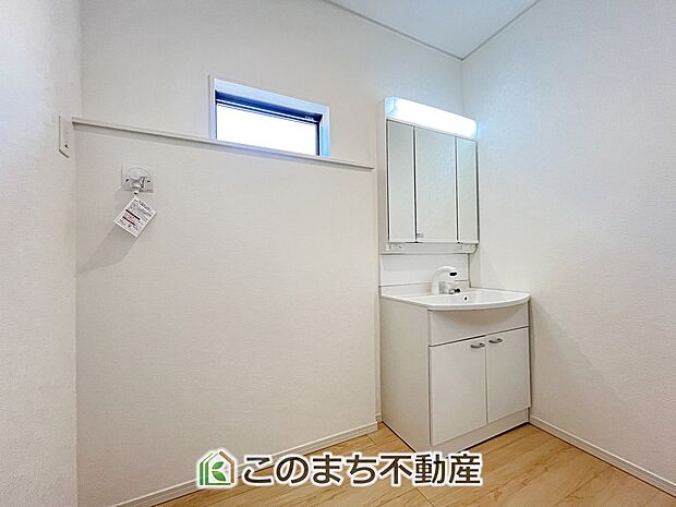 【洗面】シャンプードレッサーで朝の身支度♪伸びるホースでお掃除も簡単清潔です!