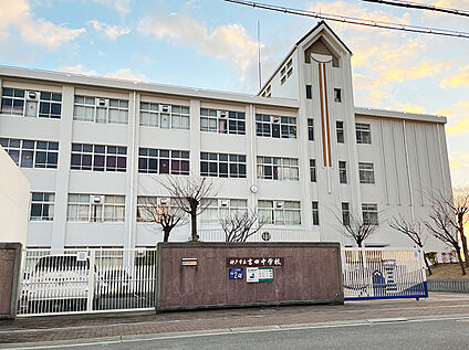 吉田中学校 320m(徒歩4分)