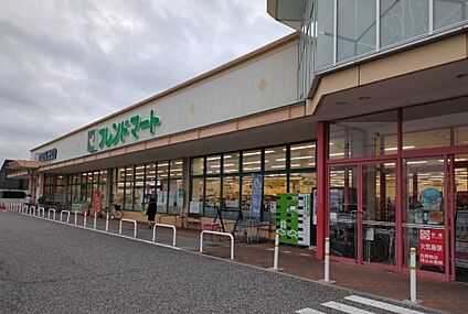 フレンドマート 彦根地蔵店 徒歩857m
