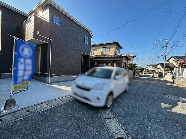 前面道路:東側6m
前面道路は6mと広々としているので、駐車も楽々できますね^^