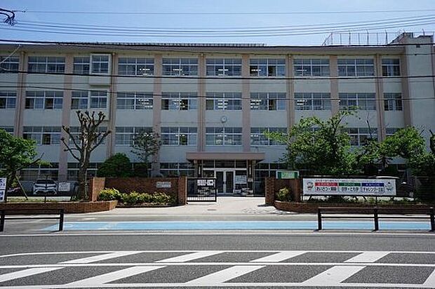 福岡市立原中学校(約1,690m)