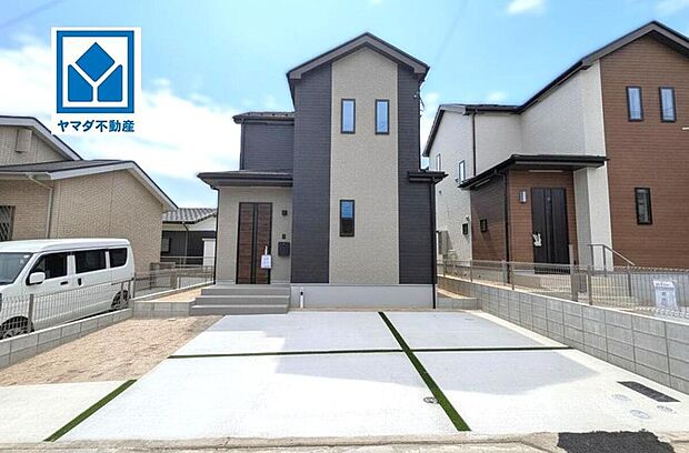 【B号棟現地外観写真】カースペース2台分を確保。
毎日の通勤やお買い物にも便利な住まいです。ご内覧受付中です。実際のお部屋をご見学いただけます。お気軽にお問い合わせください♪