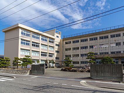 新潟市立山潟中学校 780m～1km(徒歩10分～13分)