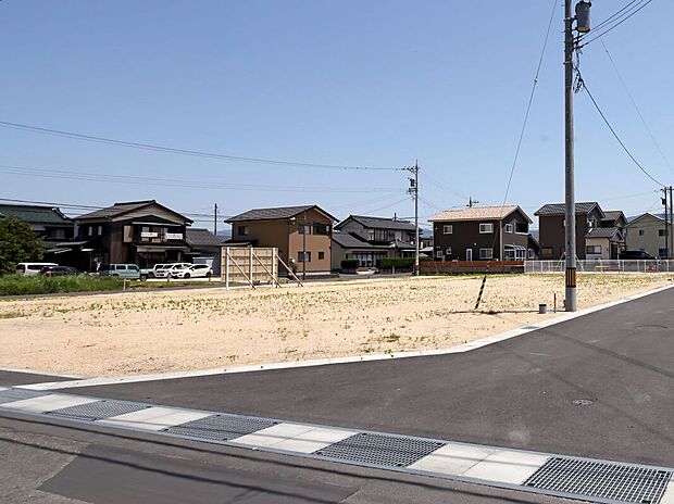 【区画6:177.07m2(53.56坪)】南側と西側が道路に面する、開放的な角地。