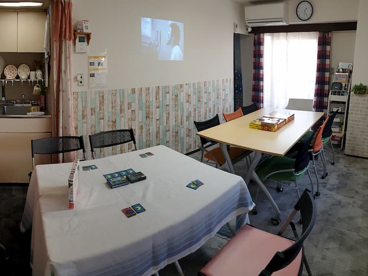 新宿駅 徒歩1分 夜景が綺麗な2面採光角部屋 会議 パーティ 映画視聴 女子会などに Lifullレンタルスペース 新宿区の貸し会議室