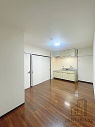 サン・ガーデン 3階3DKのリビング/ダイニング