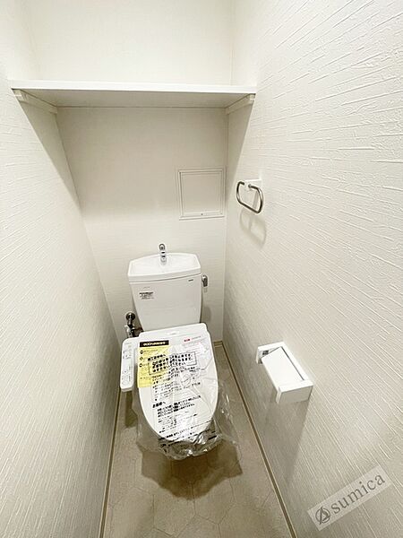 画像22:人気アイテムの温水洗浄便座。清潔感のあるトイレです。