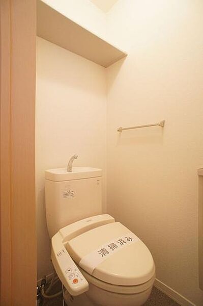 画像14:トイレには洗浄便座の設置がございます。