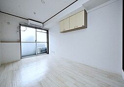 メゾン・ド・マルス 2階ワンルームのリビング/ダイニング