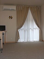 レオパレスソレーユIII 2階1Kのリビング/ダイニング