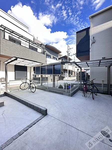 画像6:屋根付き駐輪場は大事な自転車を雨から守ります♪