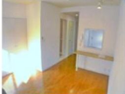 オリバーハウスII 1階ワンルームのリビング/ダイニング