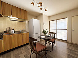 アゼリア8 201 2階2DKのリビング/ダイニング