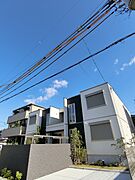 上野芝駅より徒歩20分 築5年 2階建の賃貸物件