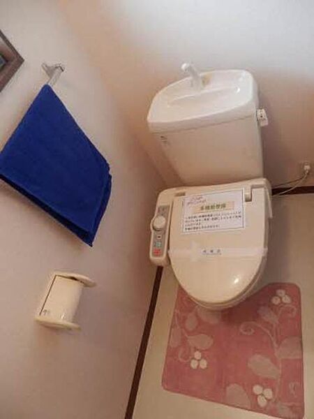 画像4:暖房洗浄便座のトイレです。