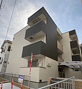 園田駅より徒歩10分 築4年5ヶ月 3階建の賃貸物件