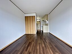 エステートロイヤル1 111 1階ワンルームのリビング/ダイニング