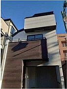 狛江駅よりバス5分 徒歩1分 築2年10ヶ月 3階建の賃貸物件
