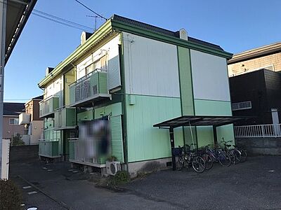 外観：ハウスメーカー施工の2階建て軽量鉄骨造アパートです。