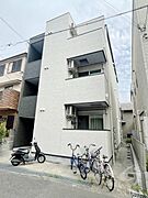 御影駅より徒歩7分 築8年6ヶ月 3階建の賃貸物件