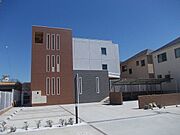 新羽駅より徒歩20分 築11年8ヶ月 3階建の賃貸物件