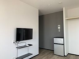 メゾンハイウェイ春日町 402 4階1Kのリビング/ダイニング