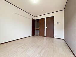 プティ・リヴィエール 202 2階1Kのリビング/ダイニング