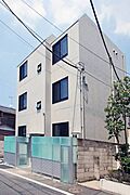 新井薬師前駅より徒歩4分 築11年2ヶ月 3階建の賃貸物件