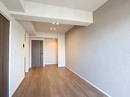 Royal Hills 402 4階1LDKのリビング/ダイニング