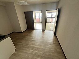 ロジュマン松本 8階3DKのリビング/ダイニング