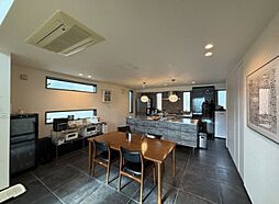 東が丘1丁目ハウス 5LDKのリビング/ダイニング