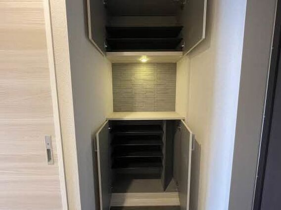 ロイヤルスクエアGIII_内装_1