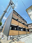 河内松原駅より徒歩7分 築2年4ヶ月 3階建の賃貸物件