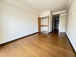 ピロ・ルシュリカ 302 3階ワンルームのリビング/ダイニング