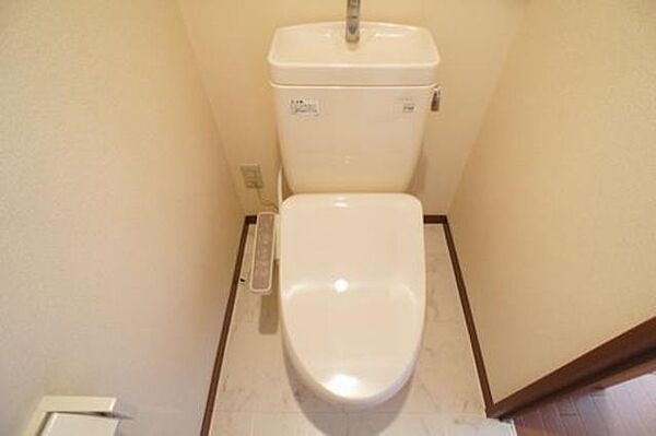 画像10:トイレ　多機能便座で快適
