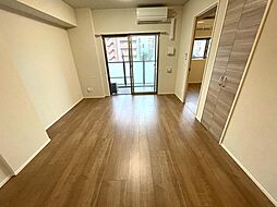 Osaka Metro御堂筋線 江坂駅 徒歩6分の賃貸マンション 5階2LDKのリビング/ダイニング