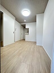 シーエムアンウエスト 1階1LDKのリビング/ダイニング