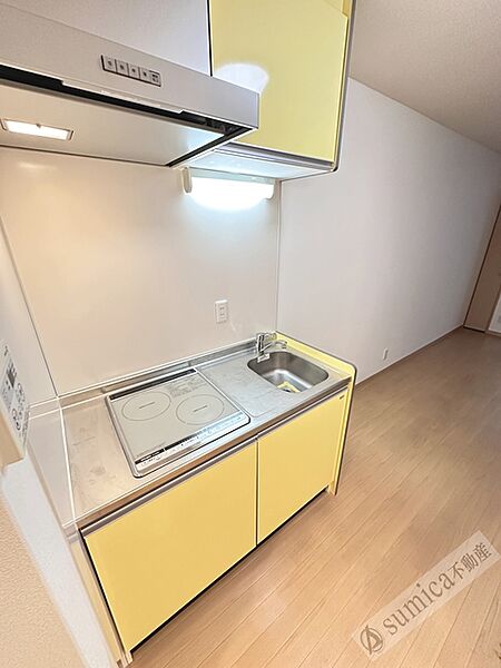 画像19:差し色の黄色が映える明るいキッチンです^^