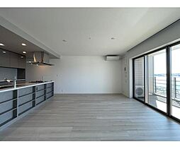 ＨＡＲＵＭＩＦＬＡＧ　ＳＵＮ　ＶＩＬＬＡＧＥ　Ａ棟 902 9階4LDKのリビング/ダイニング