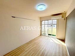 イエローエンバシー 3階ワンルームのリビング/ダイニング