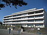 周辺：横浜市立善部小学校 324m